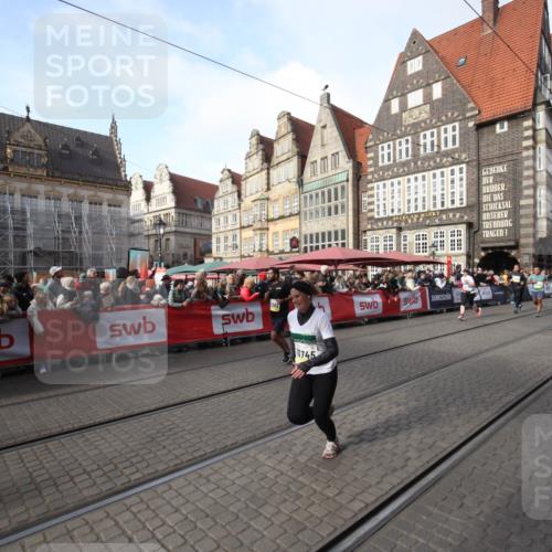 05.10.2025 - 20. swb-Marathon Bremen Yannick Fuchs http://msf.ph/oto/9307107 05.10.2025 10:55:38 Ziel 9492, 9720, 10107, 10195, 10262, 10745, 10757, 11197 meine-sportfotos.de