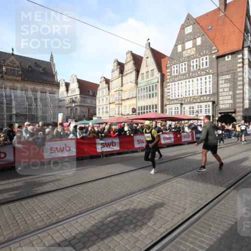 05.10.2025 - 20. swb-Marathon Bremen Yannick Fuchs http://msf.ph/oto/9307133 05.10.2025 10:55:47 Ziel 9197, 9621, 9882, 10088, 10287, 10323, 10800, 10909, 11081, 11586, 11624 meine-sportfotos.de