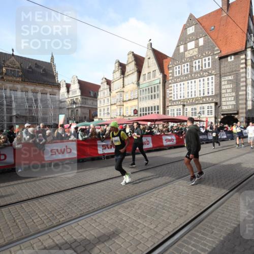 05.10.2025 - 20. swb-Marathon Bremen Yannick Fuchs http://msf.ph/oto/9307135 05.10.2025 10:55:48 Ziel 9621, 9882, 10088, 10287, 10323, 10653, 10800, 11081, 11249, 11586, 11624 meine-sportfotos.de