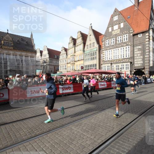 05.10.2025 - 20. swb-Marathon Bremen Yannick Fuchs http://msf.ph/oto/9307156 05.10.2025 10:55:53 Ziel 9521, 10253, 10385, 10610, 10653, 11052, 11249 meine-sportfotos.de