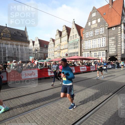 05.10.2025 - 20. swb-Marathon Bremen Yannick Fuchs http://msf.ph/oto/9307158 05.10.2025 10:55:54 Ziel 9521, 10253, 10385, 10610, 10653, 11052, 11249, 11439 meine-sportfotos.de