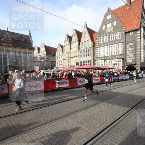 05.10.2025 - 20. swb-Marathon Bremen Yannick Fuchs http://msf.ph/oto/9307163 05.10.2025 10:55:55 Ziel 9521, 10253, 10385, 10610, 11052, 11439 meine-sportfotos.de