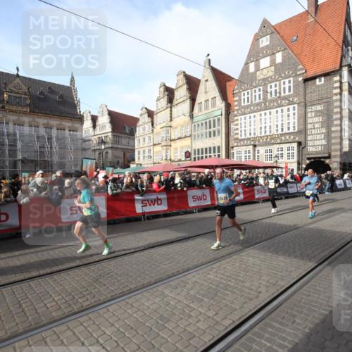 05.10.2025 - 20. swb-Marathon Bremen Yannick Fuchs http://msf.ph/oto/9307172 05.10.2025 10:55:59 Ziel 7147, 9871, 10610, 10654, 10921, 11439 meine-sportfotos.de