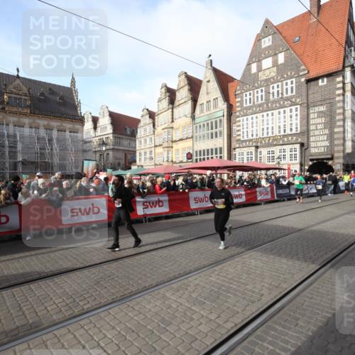 05.10.2025 - 20. swb-Marathon Bremen Yannick Fuchs http://msf.ph/oto/9307183 05.10.2025 10:56:03 Ziel 9871, 9950, 10015, 10758, 10921, 10959, 11148 meine-sportfotos.de