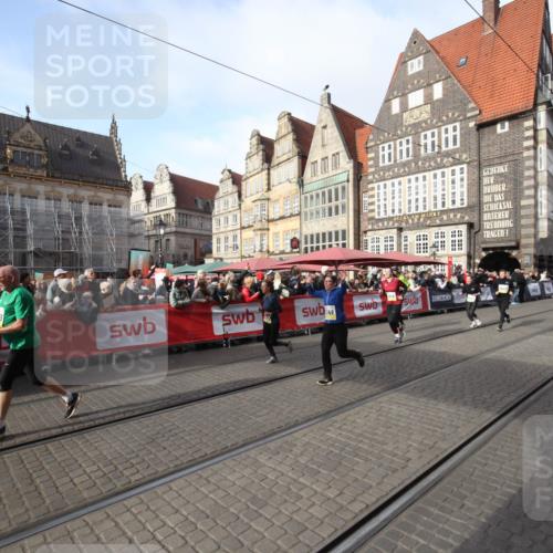 05.10.2025 - 20. swb-Marathon Bremen Yannick Fuchs http://msf.ph/oto/9307187 05.10.2025 10:56:06 Ziel 9541, 9950, 10015, 10394, 10641, 10675, 10758, 10959, 11148, 11626 meine-sportfotos.de