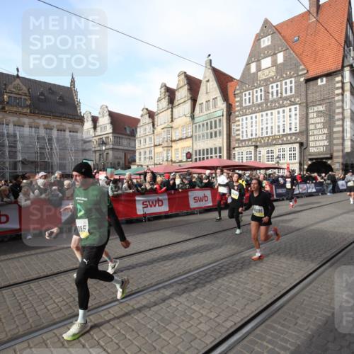 05.10.2025 - 20. swb-Marathon Bremen Yannick Fuchs http://msf.ph/oto/9307210 05.10.2025 10:56:13 Ziel 9811, 9968, 10006, 10009, 10664, 10989, 11095, 11366, 11620, 11630, 11693 meine-sportfotos.de