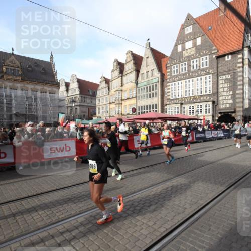 05.10.2025 - 20. swb-Marathon Bremen Yannick Fuchs http://msf.ph/oto/9307216 05.10.2025 10:56:14 Ziel 9811, 9855, 9968, 10006, 10009, 10989, 11095, 11366, 11620, 11630, 11693 meine-sportfotos.de