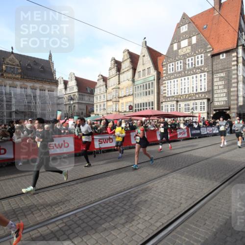 05.10.2025 - 20. swb-Marathon Bremen Yannick Fuchs http://msf.ph/oto/9307221 05.10.2025 10:56:14 Ziel 9811, 9855, 9968, 10006, 10009, 10989, 11095, 11366, 11620, 11630, 11693 meine-sportfotos.de
