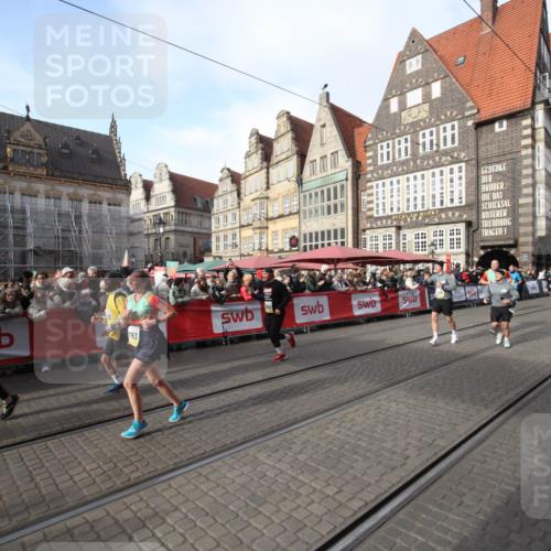 05.10.2025 - 20. swb-Marathon Bremen Yannick Fuchs http://msf.ph/oto/9307226 05.10.2025 10:56:15 Ziel 9811, 9855, 9968, 10009, 10989, 11366, 11620, 11630, 11693, 11741 meine-sportfotos.de