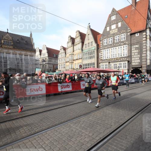05.10.2025 - 20. swb-Marathon Bremen Yannick Fuchs http://msf.ph/oto/9307230 05.10.2025 10:56:16 Ziel 9258, 9855, 9968, 10009, 10989, 10992, 11364, 11366, 11630, 11693, 11741 meine-sportfotos.de