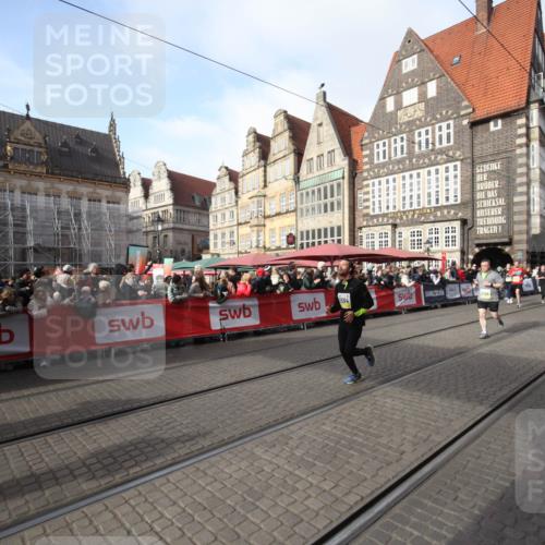 05.10.2025 - 20. swb-Marathon Bremen Yannick Fuchs http://msf.ph/oto/9307248 05.10.2025 10:56:23 Ziel 10028, 10191, 10196, 10424, 10590, 11554, 11662 meine-sportfotos.de
