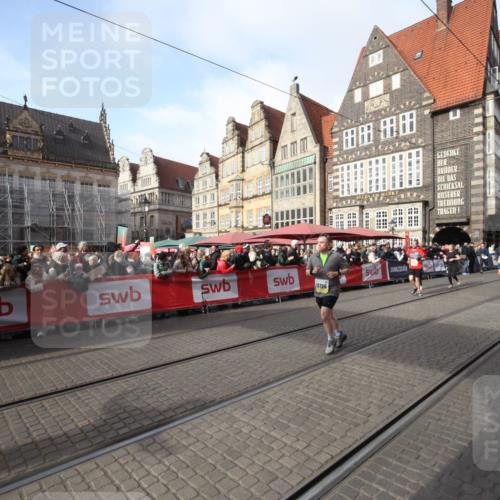 05.10.2025 - 20. swb-Marathon Bremen Yannick Fuchs http://msf.ph/oto/9307252 05.10.2025 10:56:24 Ziel 10028, 10191, 10196, 10424, 10590, 11554, 11662 meine-sportfotos.de