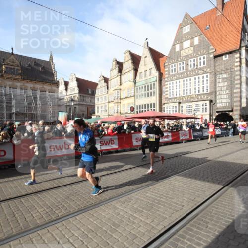 05.10.2025 - 20. swb-Marathon Bremen Yannick Fuchs http://msf.ph/oto/9307333 05.10.2025 10:56:52 Ziel 9188, 10145, 10845, 11426, 11675, 11734 meine-sportfotos.de