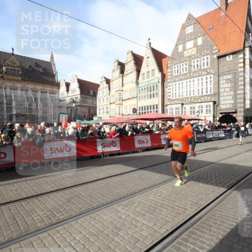 05.10.2025 - 20. swb-Marathon Bremen Yannick Fuchs http://msf.ph/oto/9307358 05.10.2025 10:57:04 Ziel 9451, 9937, 10069, 10867, 11168 meine-sportfotos.de