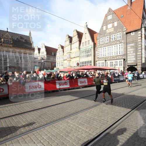 05.10.2025 - 20. swb-Marathon Bremen Yannick Fuchs http://msf.ph/oto/9307368 05.10.2025 10:57:07 Ziel 5172, 9451, 9797, 9937, 10069, 11435, 11566 meine-sportfotos.de