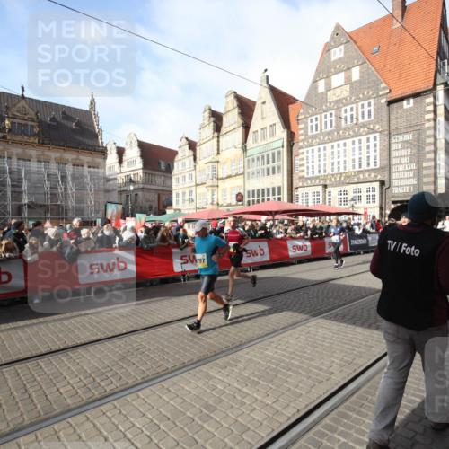 05.10.2025 - 20. swb-Marathon Bremen Yannick Fuchs http://msf.ph/oto/9307376 05.10.2025 10:57:10 Ziel 5172, 9231, 9314, 9797, 11435, 11566 meine-sportfotos.de