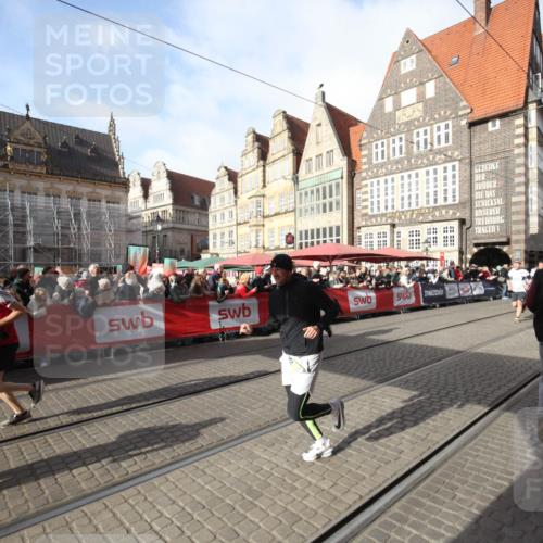 05.10.2025 - 20. swb-Marathon Bremen Yannick Fuchs http://msf.ph/oto/9307384 05.10.2025 10:57:11 Ziel 5172, 9231, 9314, 9577, 9797, 10545, 11138, 11202, 11435, 11566 meine-sportfotos.de