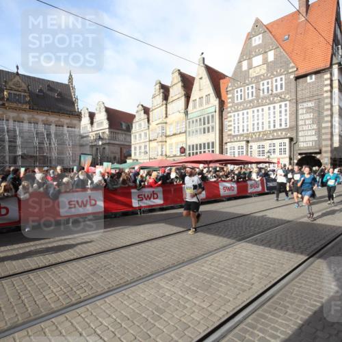 05.10.2025 - 20. swb-Marathon Bremen Yannick Fuchs http://msf.ph/oto/9307389 05.10.2025 10:57:13 Ziel 5172, 9231, 9314, 9577, 10545, 10917, 11138, 11202, 11434, 11686 meine-sportfotos.de