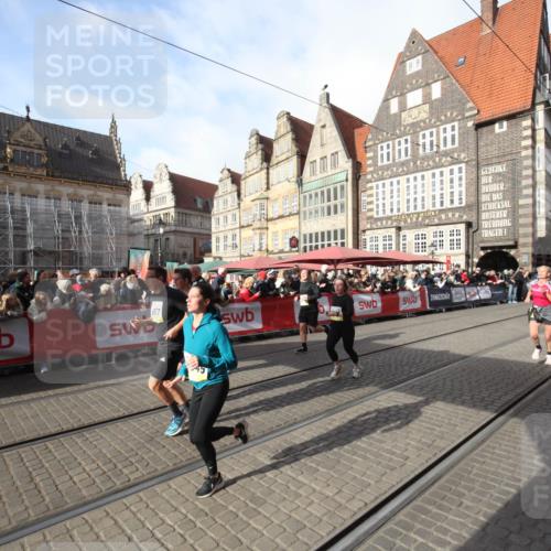05.10.2025 - 20. swb-Marathon Bremen Yannick Fuchs http://msf.ph/oto/9307402 05.10.2025 10:57:16 Ziel 9489, 9577, 10293, 10545, 10917, 11138, 11202, 11434, 11596, 11686 meine-sportfotos.de