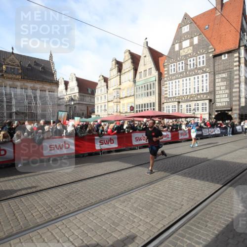 05.10.2025 - 20. swb-Marathon Bremen Yannick Fuchs http://msf.ph/oto/9307415 05.10.2025 10:57:19 Ziel 9292, 9450, 9489, 9947, 10169, 10293, 10657, 11015, 11596 meine-sportfotos.de