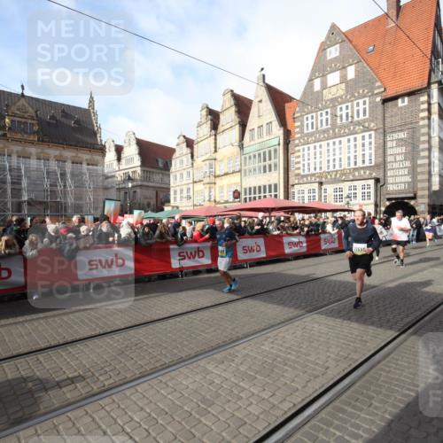 05.10.2025 - 20. swb-Marathon Bremen Yannick Fuchs http://msf.ph/oto/9307418 05.10.2025 10:57:21 Ziel 9260, 9292, 9450, 9489, 9844, 9947, 10169, 10657, 11015, 11596 meine-sportfotos.de
