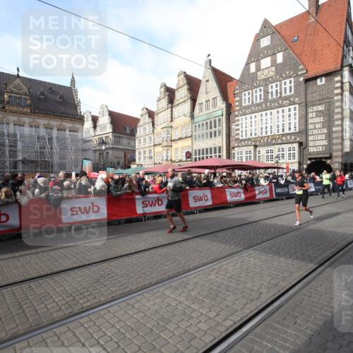 05.10.2025 - 20. swb-Marathon Bremen Yannick Fuchs http://msf.ph/oto/9307458 05.10.2025 10:57:34 Ziel 9000, 9215, 9625, 9904, 9914, 9962, 10139 meine-sportfotos.de