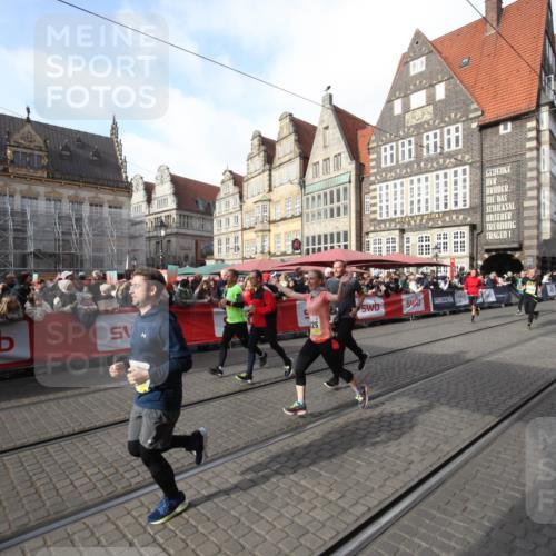 05.10.2025 - 20. swb-Marathon Bremen Yannick Fuchs http://msf.ph/oto/9307470 05.10.2025 10:57:38 Ziel 9625, 9747, 9904, 9914, 9962, 10139, 10694, 10739, 10754, 11352, 11360, 11583 meine-sportfotos.de