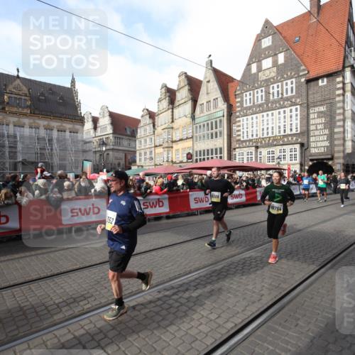 05.10.2025 - 20. swb-Marathon Bremen Yannick Fuchs http://msf.ph/oto/9307496 05.10.2025 10:57:43 Ziel 9309, 9372, 9585, 9943, 10225, 10250, 10329, 10555, 10694, 10754, 11352, 11583 meine-sportfotos.de
