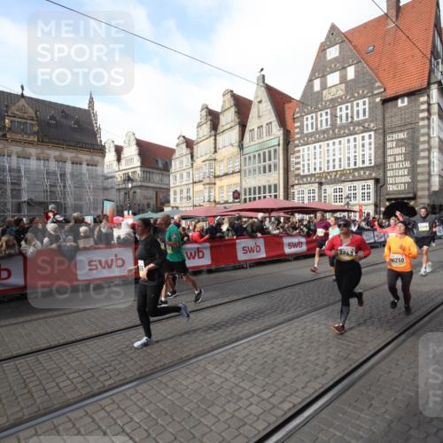05.10.2025 - 20. swb-Marathon Bremen Yannick Fuchs http://msf.ph/oto/9307506 05.10.2025 10:57:47 Ziel 9372, 9585, 9943, 9979, 10225, 10250, 10329, 10341, 10555, 11520, 11521, 11731 meine-sportfotos.de