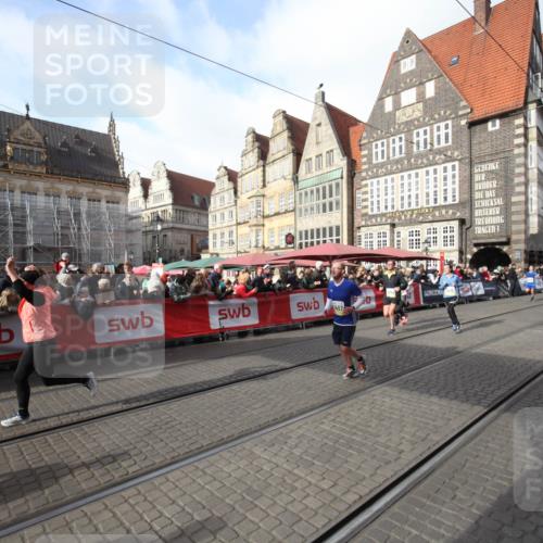 05.10.2025 - 20. swb-Marathon Bremen Yannick Fuchs http://msf.ph/oto/9307525 05.10.2025 10:57:53 Ziel 10219, 10341, 10834, 10890, 10975, 11023, 11457, 11564, 11575, 11744 meine-sportfotos.de