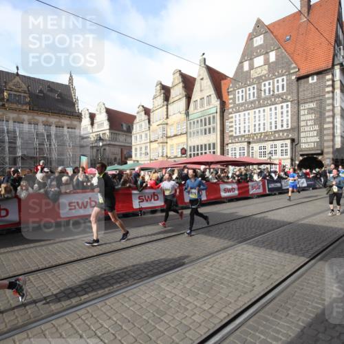 05.10.2025 - 20. swb-Marathon Bremen Yannick Fuchs http://msf.ph/oto/9307531 05.10.2025 10:57:54 Ziel 10219, 10651, 10834, 10890, 10975, 11023, 11457, 11564, 11575, 11744 meine-sportfotos.de