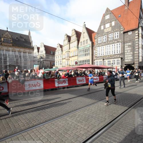05.10.2025 - 20. swb-Marathon Bremen Yannick Fuchs http://msf.ph/oto/9307533 05.10.2025 10:57:56 Ziel 9221, 9719, 10219, 10651, 10834, 10890, 10975, 11023, 11116, 11301, 11469, 11564, 11575 meine-sportfotos.de