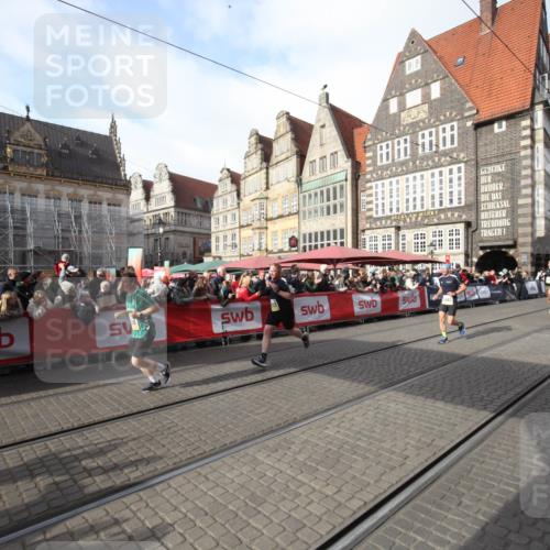 05.10.2025 - 20. swb-Marathon Bremen Yannick Fuchs http://msf.ph/oto/9307557 05.10.2025 10:58:02 Ziel 9568, 9719, 10577, 10703, 10793, 11116, 11301, 11663 meine-sportfotos.de