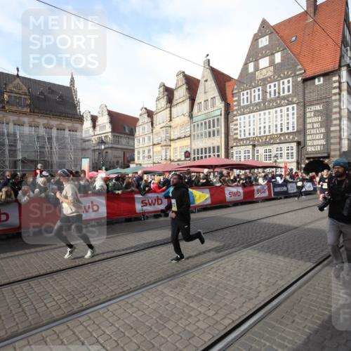 05.10.2025 - 20. swb-Marathon Bremen Yannick Fuchs http://msf.ph/oto/9307573 05.10.2025 10:58:08 Ziel 9576, 9582, 9872, 10127, 10395, 10459, 10793, 11058, 11601 meine-sportfotos.de