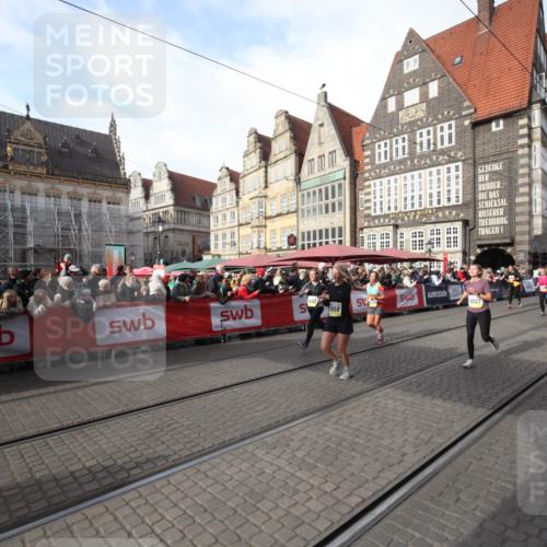 05.10.2025 - 20. swb-Marathon Bremen Yannick Fuchs http://msf.ph/oto/9307576 05.10.2025 10:58:10 Ziel 9576, 9582, 9634, 10127, 10377, 10395, 10459, 10620, 11058 meine-sportfotos.de