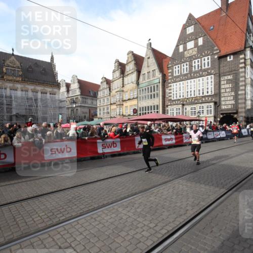 05.10.2025 - 20. swb-Marathon Bremen Yannick Fuchs http://msf.ph/oto/9307611 05.10.2025 10:58:18 Ziel 7077, 9330, 9952, 11562 meine-sportfotos.de