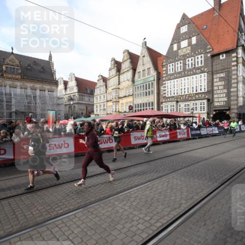 05.10.2025 - 20. swb-Marathon Bremen Yannick Fuchs http://msf.ph/oto/9307656 05.10.2025 10:58:33 Ziel 9433, 9820, 10055, 10261, 10408, 10988, 11291, 11591, 11700 meine-sportfotos.de