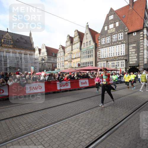 05.10.2025 - 20. swb-Marathon Bremen Yannick Fuchs http://msf.ph/oto/9307659 05.10.2025 10:58:36 Ziel 9766, 9913, 10055, 10261, 10285, 10408, 10513, 10988 meine-sportfotos.de