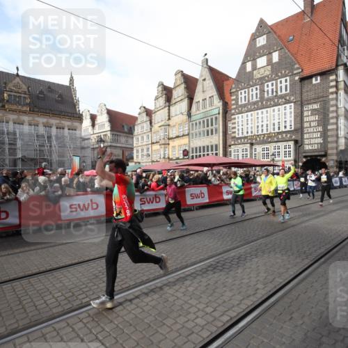 05.10.2025 - 20. swb-Marathon Bremen Yannick Fuchs http://msf.ph/oto/9307662 05.10.2025 10:58:37 Ziel 9430, 9472, 9766, 9913, 10049, 10055, 10261, 10285, 10408, 10513, 10936, 10988 meine-sportfotos.de