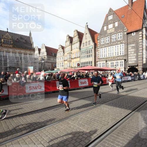 05.10.2025 - 20. swb-Marathon Bremen Yannick Fuchs http://msf.ph/oto/9307699 05.10.2025 10:58:48 Ziel 8585, 9346, 9370, 9540, 9622, 10561, 10591, 10679, 10871, 11651 meine-sportfotos.de
