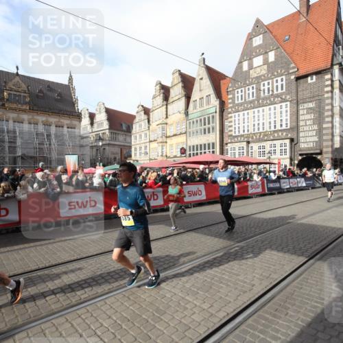 05.10.2025 - 20. swb-Marathon Bremen Yannick Fuchs http://msf.ph/oto/9307702 05.10.2025 10:58:49 Ziel 8585, 9346, 9370, 9540, 9622, 10263, 10561, 11651 meine-sportfotos.de