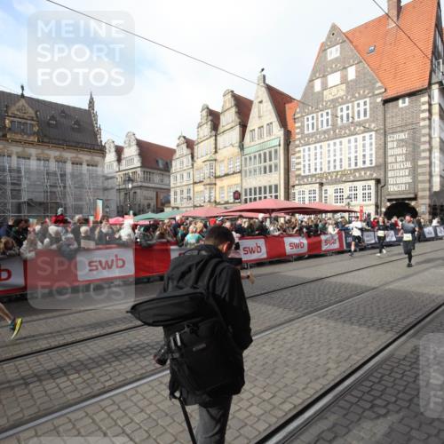 05.10.2025 - 20. swb-Marathon Bremen Yannick Fuchs http://msf.ph/oto/9307723 05.10.2025 10:58:59 Ziel 9349, 9518, 9542, 9601, 10080, 10560, 11483, 11612 meine-sportfotos.de