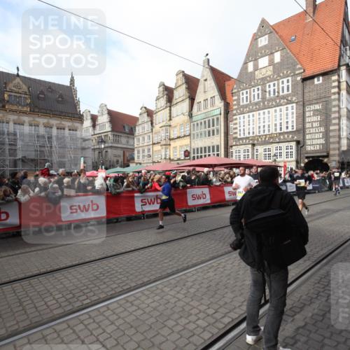 05.10.2025 - 20. swb-Marathon Bremen Yannick Fuchs http://msf.ph/oto/9307730 05.10.2025 10:59:03 Ziel 9601, 9847, 9977, 10357, 10588 meine-sportfotos.de