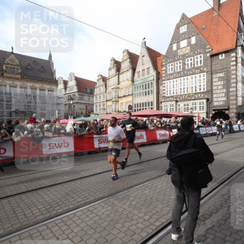 05.10.2025 - 20. swb-Marathon Bremen Yannick Fuchs http://msf.ph/oto/9307737 05.10.2025 10:59:04 Ziel 9601, 9847, 9977, 10357, 10588, 10607 meine-sportfotos.de
