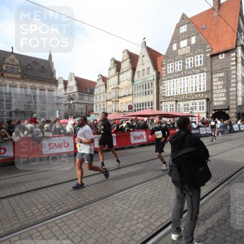 05.10.2025 - 20. swb-Marathon Bremen Yannick Fuchs http://msf.ph/oto/9307740 05.10.2025 10:59:05 Ziel 9847, 9977, 10357, 10588, 10607 meine-sportfotos.de