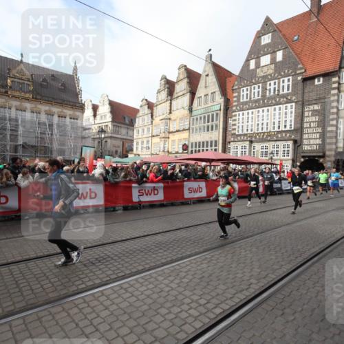 05.10.2025 - 20. swb-Marathon Bremen Yannick Fuchs http://msf.ph/oto/9307778 05.10.2025 10:59:21 Ziel 9183, 9454, 10200, 10274, 10407, 11006, 11007, 11207, 11400 meine-sportfotos.de