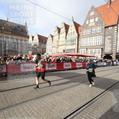 05.10.2025 - 20. swb-Marathon Bremen Yannick Fuchs http://msf.ph/oto/9307851 05.10.2025 10:59:56 Ziel 9378, 9673 meine-sportfotos.de