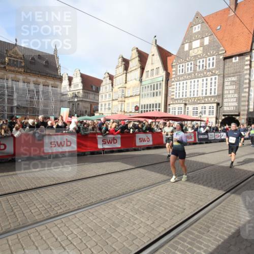 05.10.2025 - 20. swb-Marathon Bremen Yannick Fuchs http://msf.ph/oto/9307854 05.10.2025 11:00:02 Ziel 9005, 9381, 9612, 10290, 10291, 10311, 11444, 11639, 11644 meine-sportfotos.de