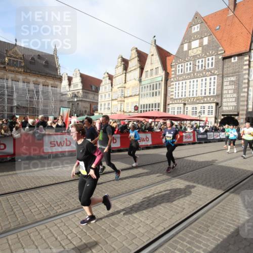05.10.2025 - 20. swb-Marathon Bremen Yannick Fuchs http://msf.ph/oto/9307871 05.10.2025 11:00:06 Ziel 9005, 9381, 9604, 9611, 9666, 10138, 10290, 10291, 10311, 10572, 11026, 11266, 11639 meine-sportfotos.de