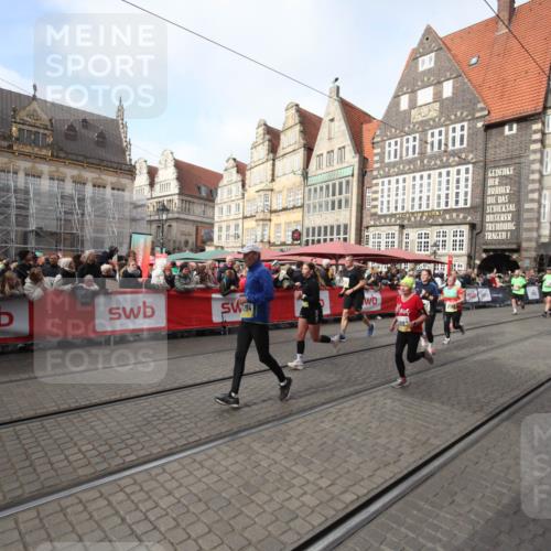 05.10.2025 - 20. swb-Marathon Bremen Yannick Fuchs http://msf.ph/oto/9307943 05.10.2025 11:00:31 Ziel 7215, 9173, 10067, 10071, 10217, 10504, 10794, 10930, 11595, 11619 meine-sportfotos.de